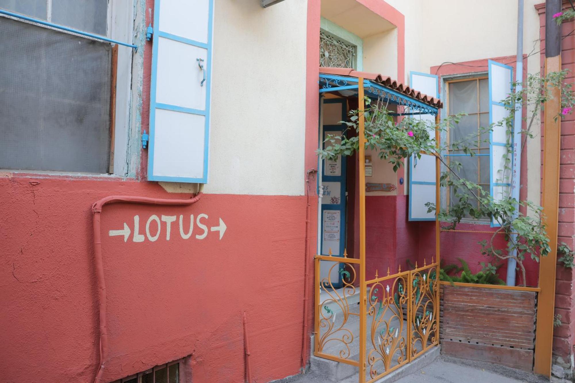 Lotus Garden Hostel Izmir Exteriör bild